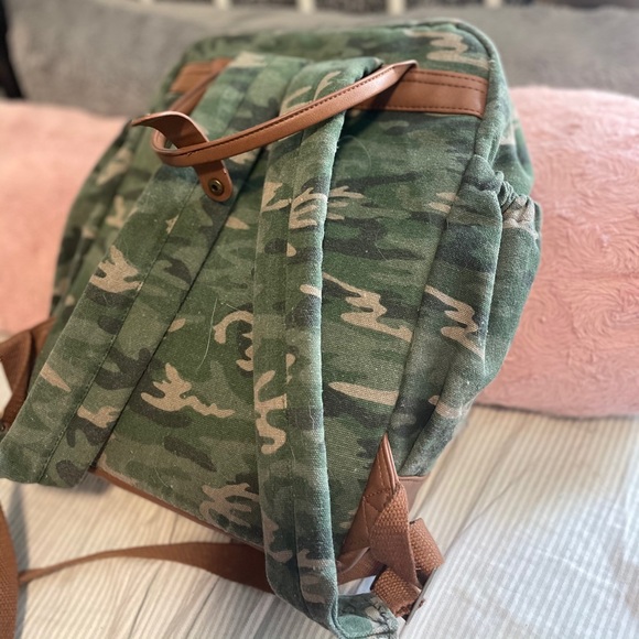 Camo book bag - Picture 2 of 3